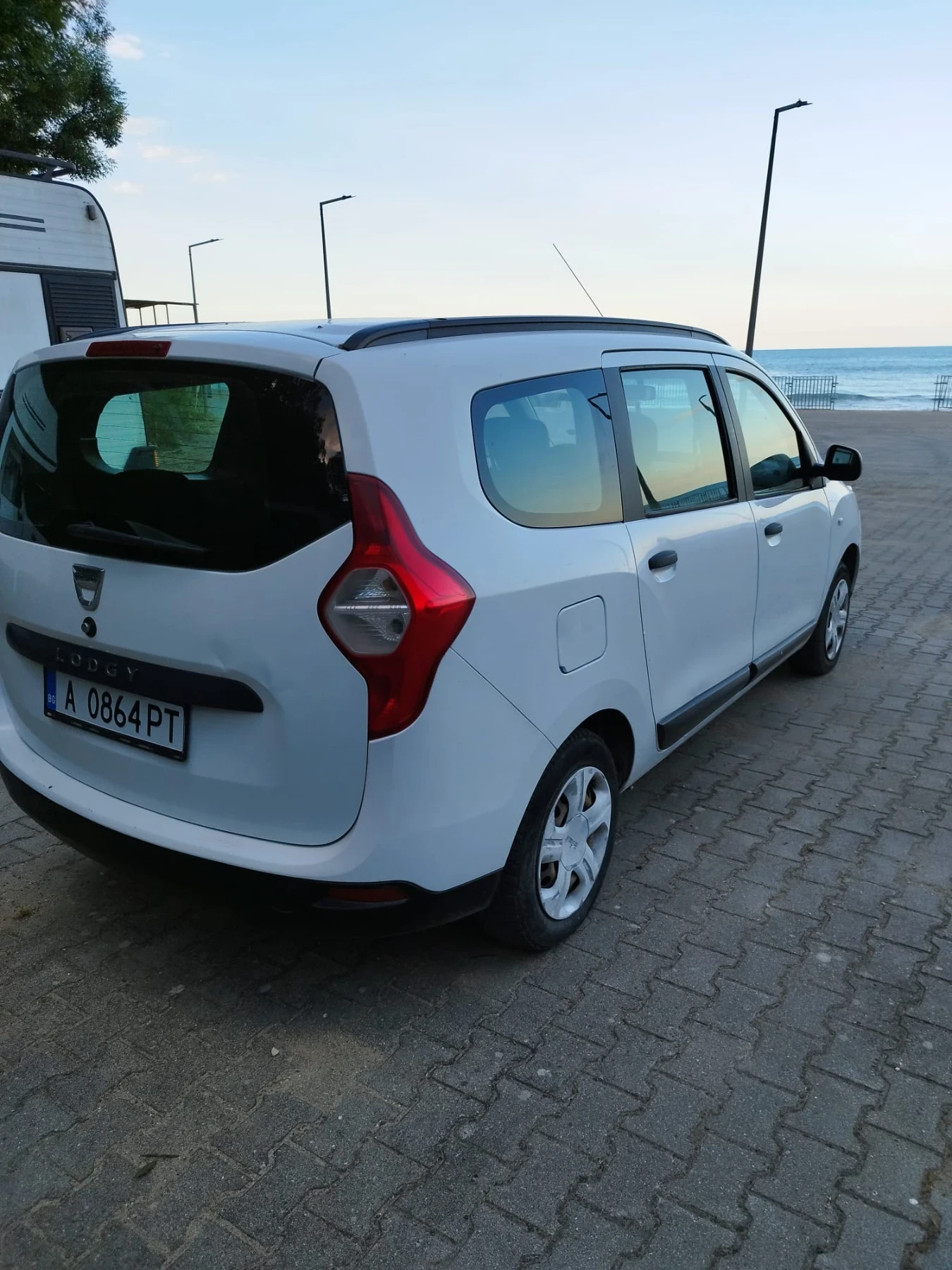 Dacia Lodgy 1.6i ГАЗ, снимка 5 - Автомобили и джипове - 55598542