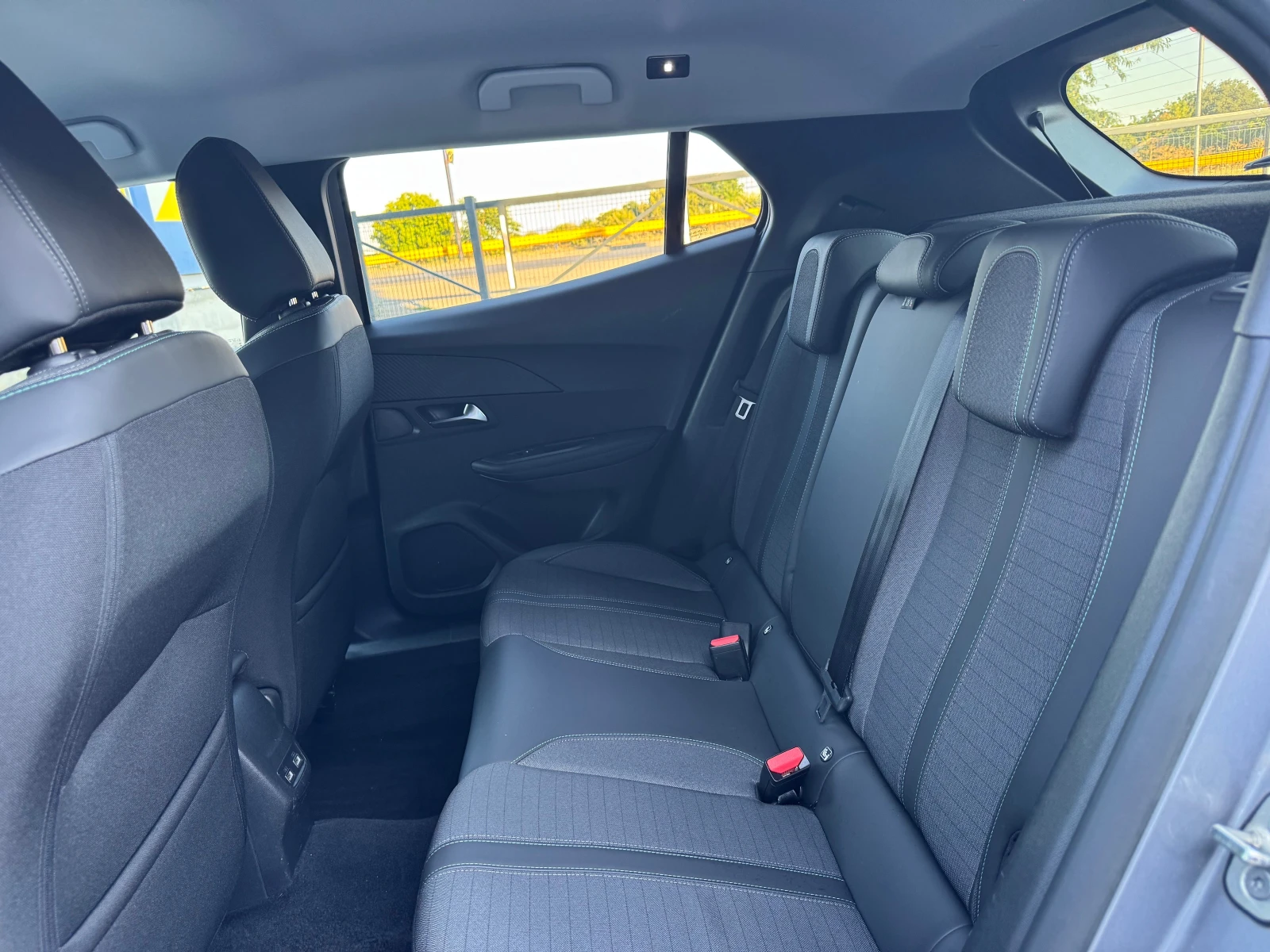 Peugeot 2008 1.5 HDI Allure avtomat, снимка 13 - Автомобили и джипове - 55694805