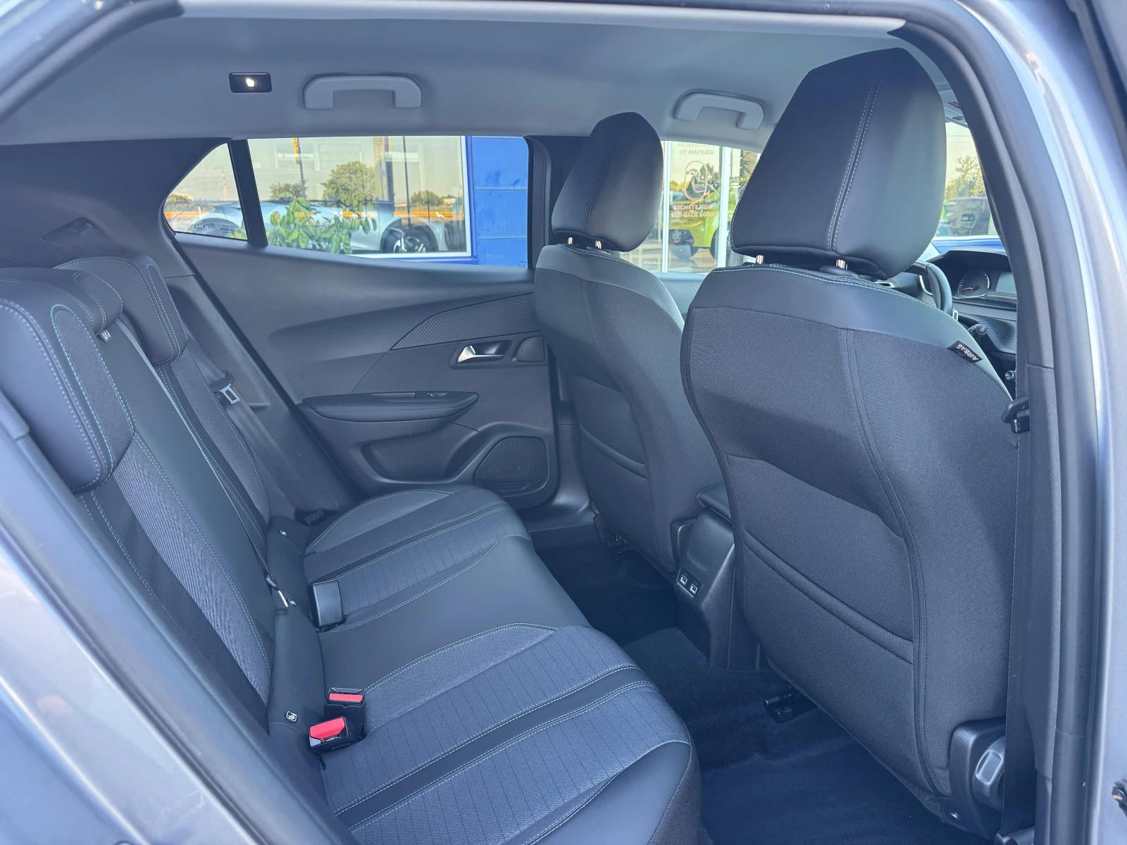 Peugeot 2008 1.5 HDI Allure avtomat, снимка 14 - Автомобили и джипове - 55694805