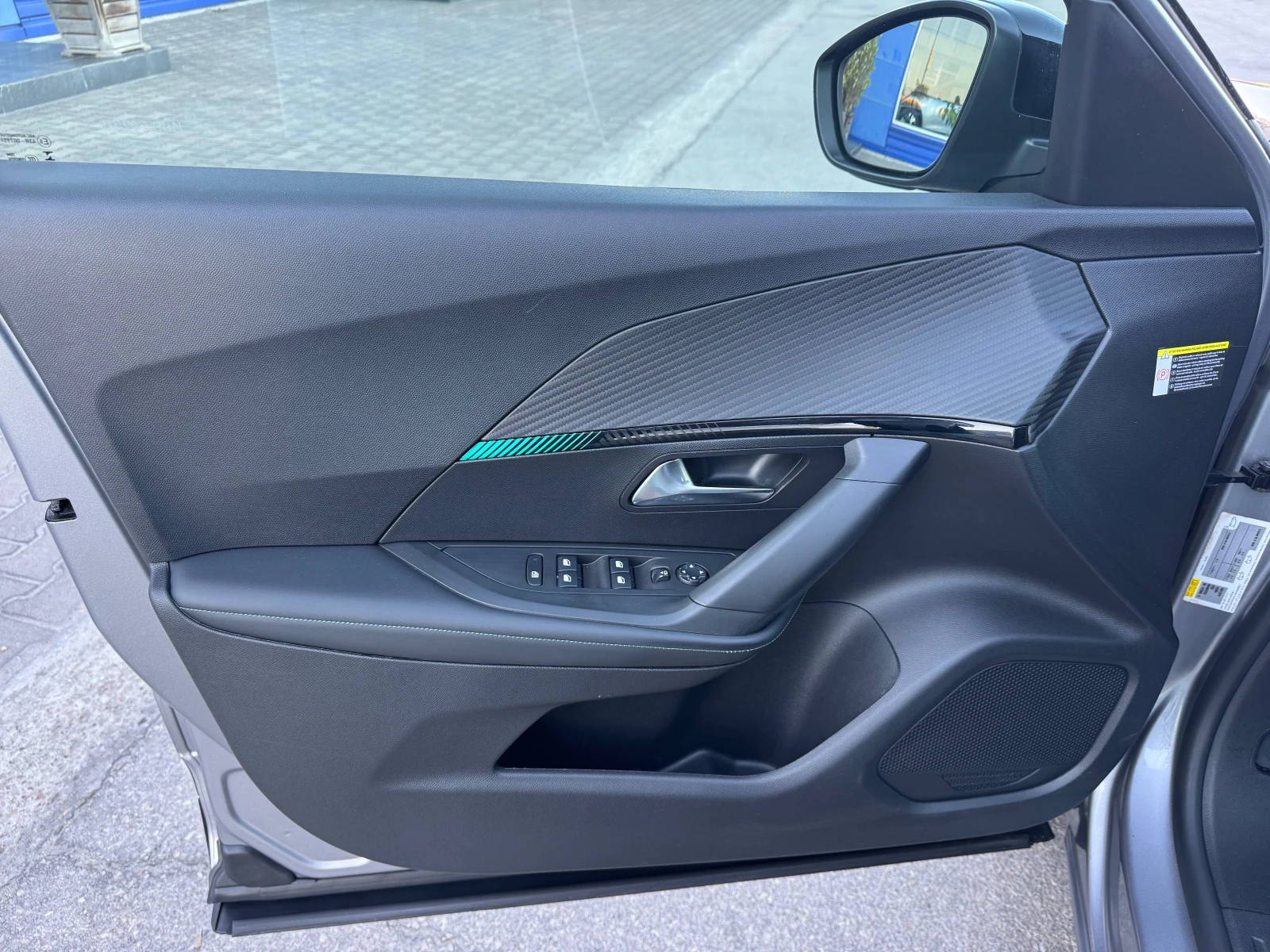 Peugeot 2008 1.5 HDI Allure avtomat, снимка 15 - Автомобили и джипове - 55694805