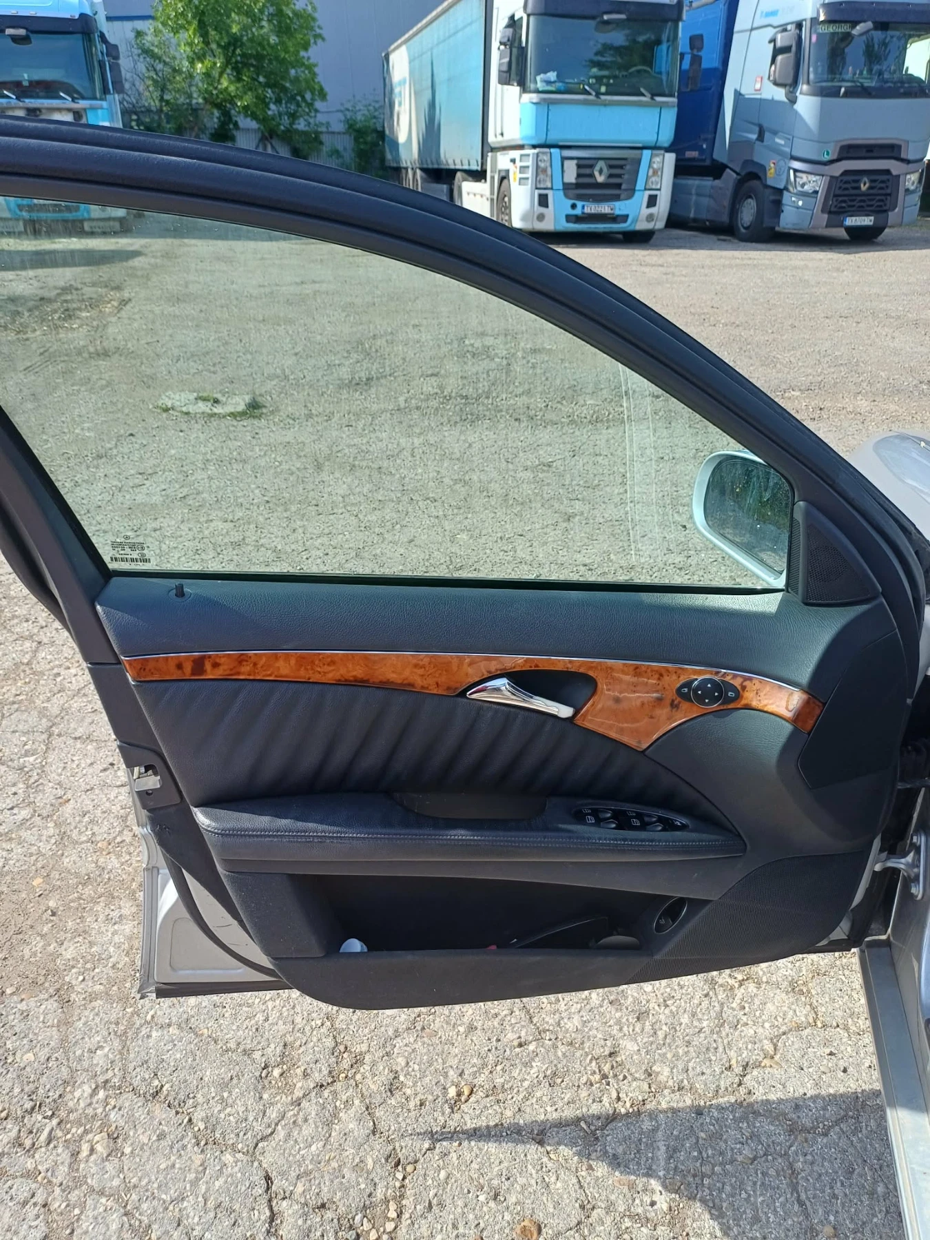 Mercedes-Benz E 320, снимка 6 - Автомобили и джипове - 55959035