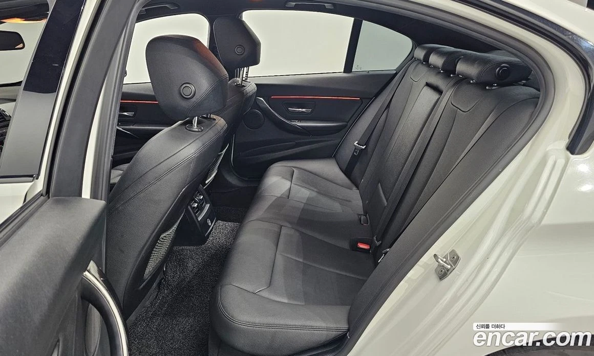 BMW 320 320d M Performence Edition, снимка 12 - Автомобили и джипове - 56156588
