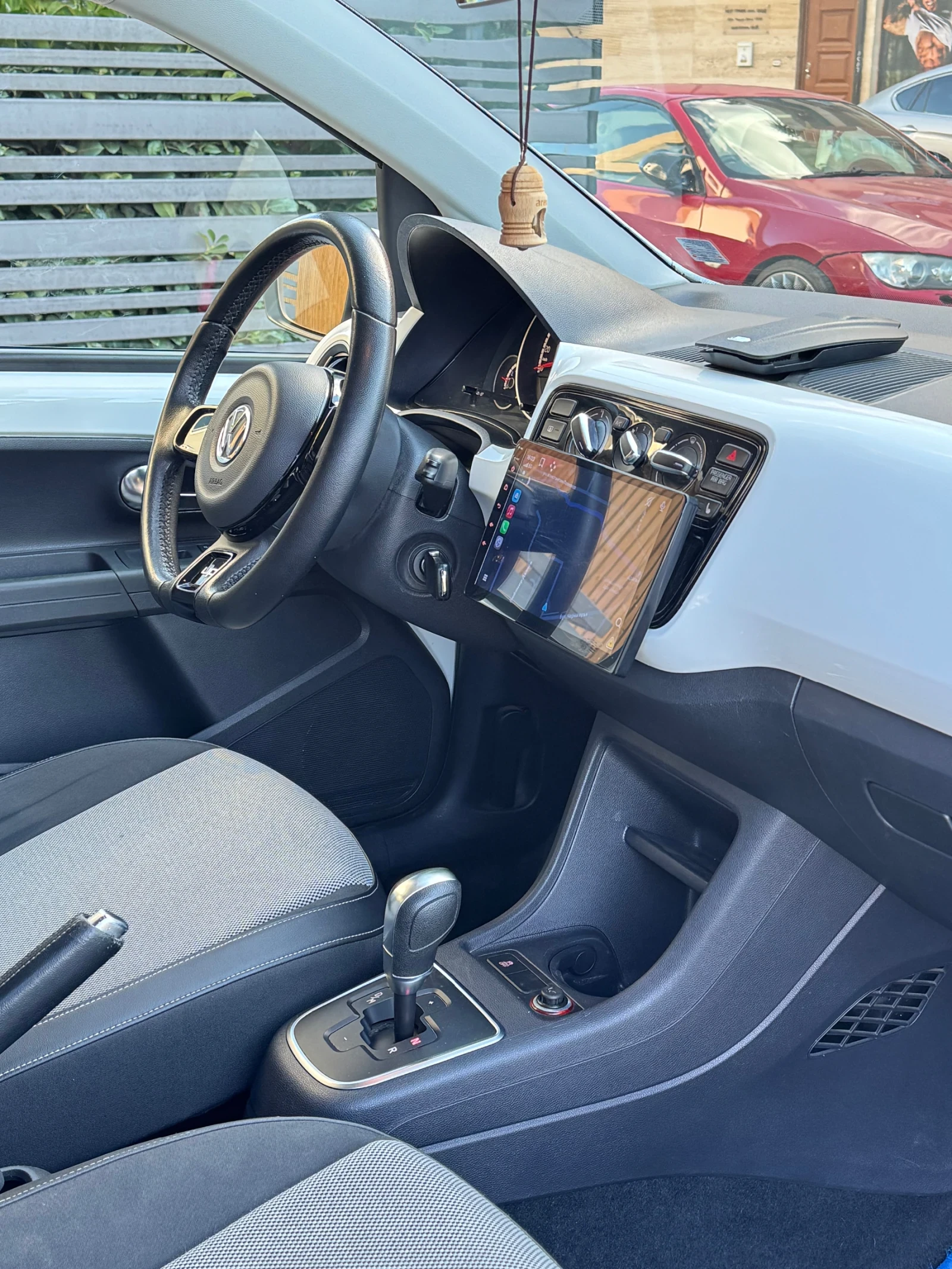 VW Up Автоматик, снимка 11 - Автомобили и джипове - 56315536
