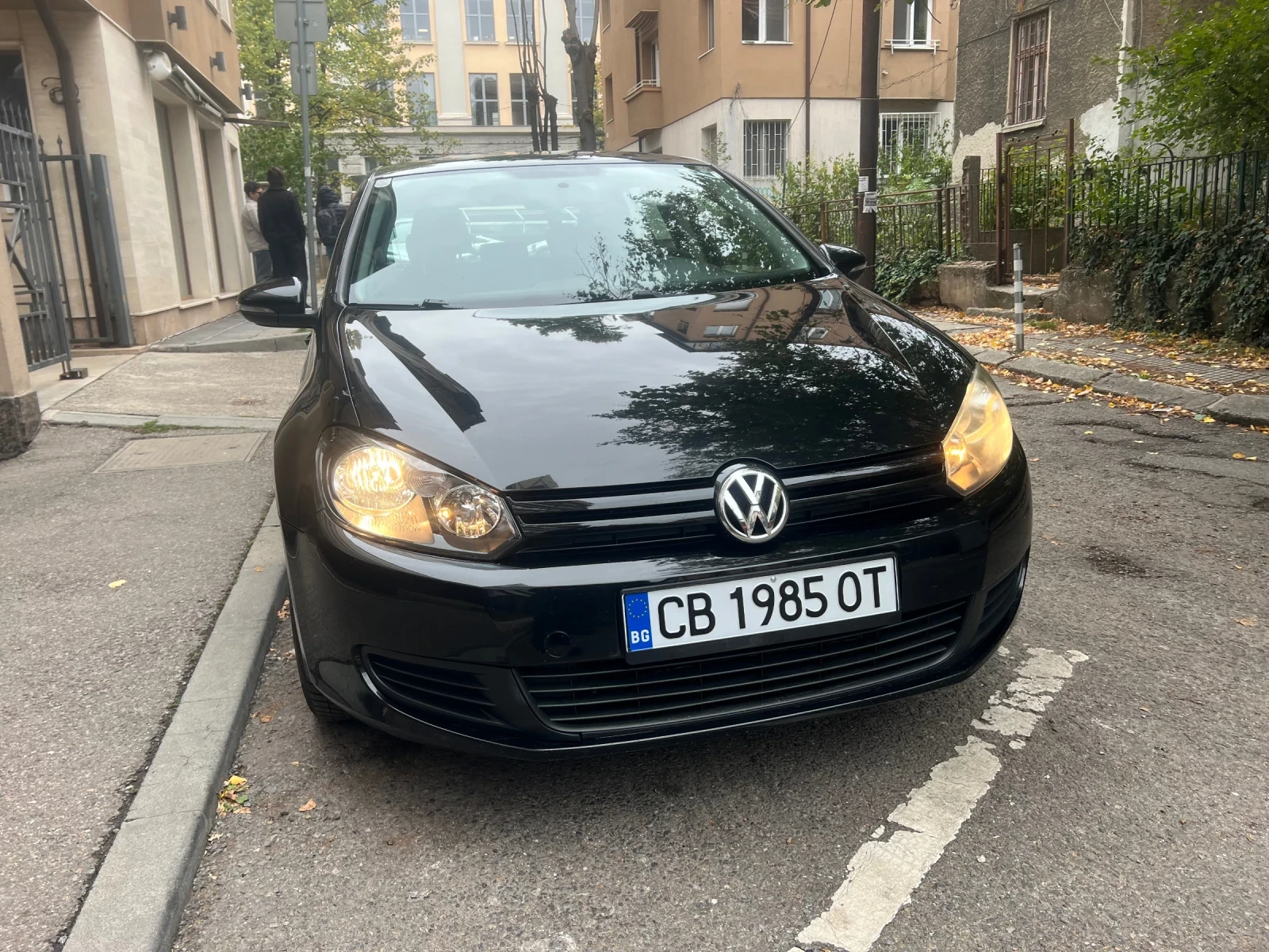 VW Golf 1.6 TDI, снимка 2 - Автомобили и джипове - 56518581