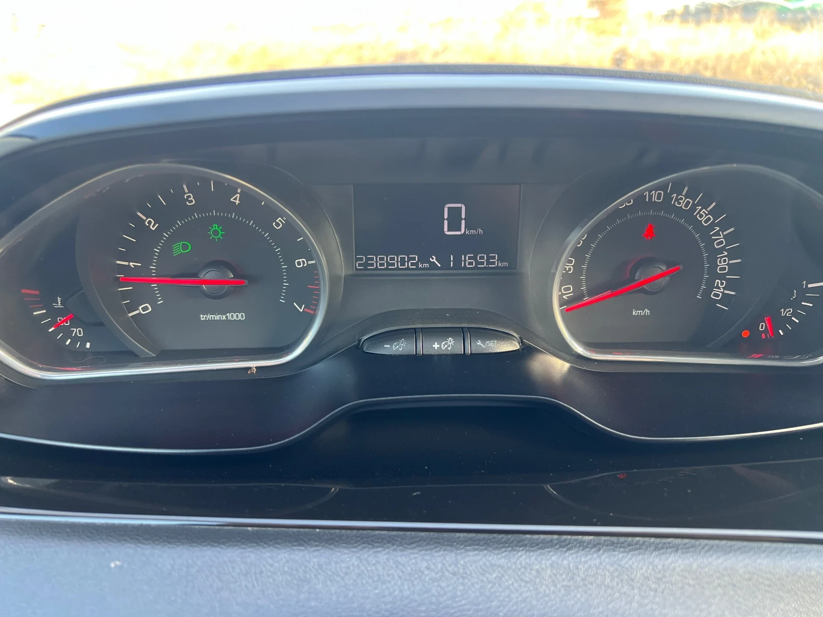 Peugeot 208 1.2i / ����� ���� / ������������ | Mobile.bg � ����������� 13