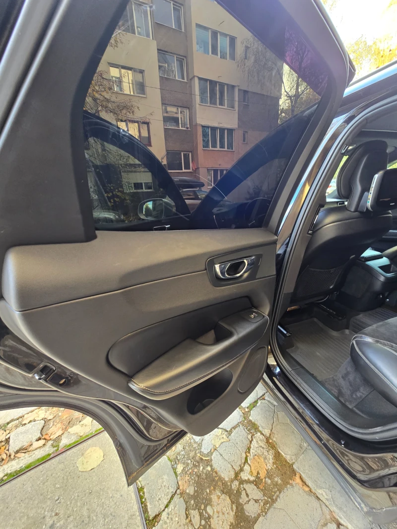 Volvo XC60 R-DESIGN, снимка 8 - Автомобили и джипове - 52487602