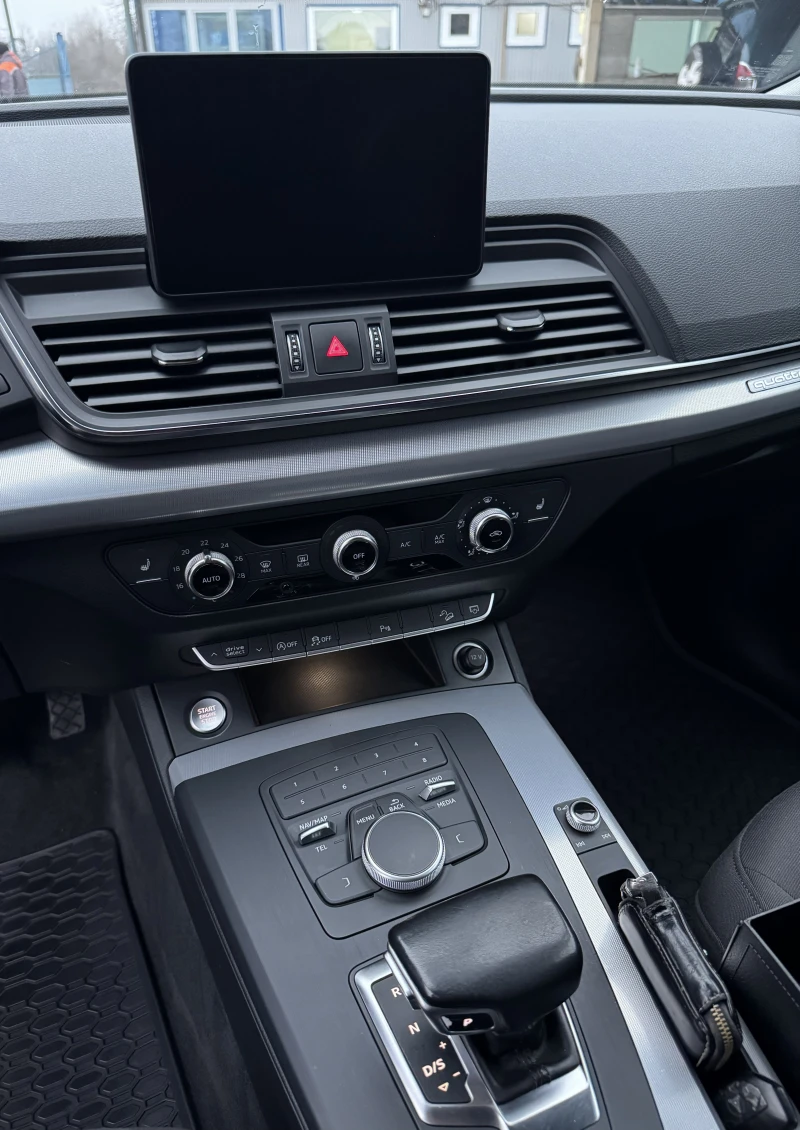 Audi Q5 2.0, снимка 12 - Автомобили и джипове - 52929721