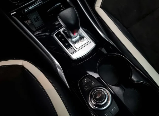 Infiniti Q30 2.0 Premium - изображение 9