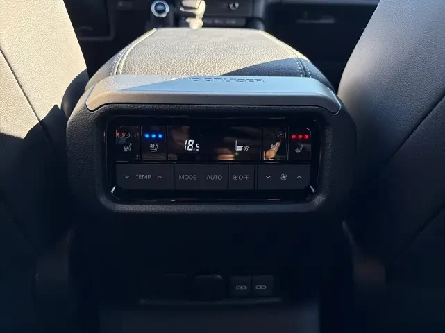 Toyota Land cruiser 2.8 D-4D = NEW = Lounge Гаранция, снимка 12 - Автомобили и джипове - 55736191