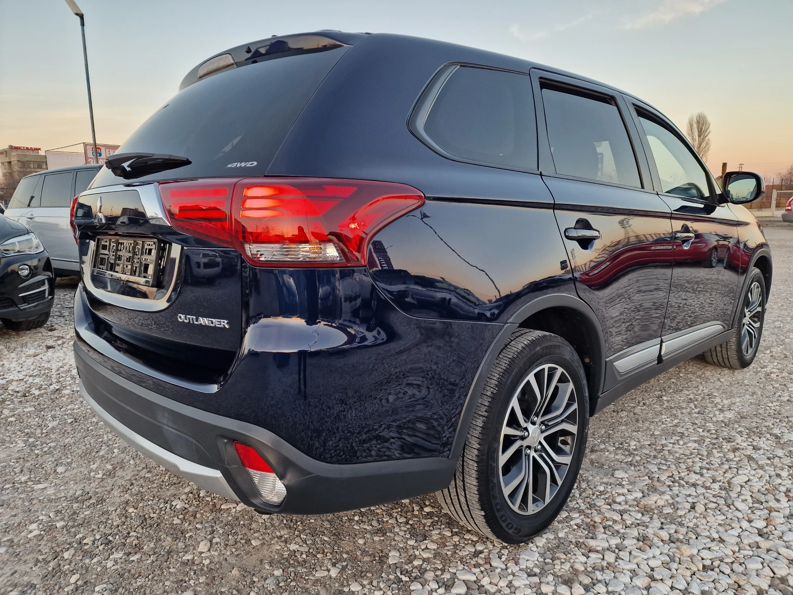 Mitsubishi Outlander 2.4i AWD  - изображение 6