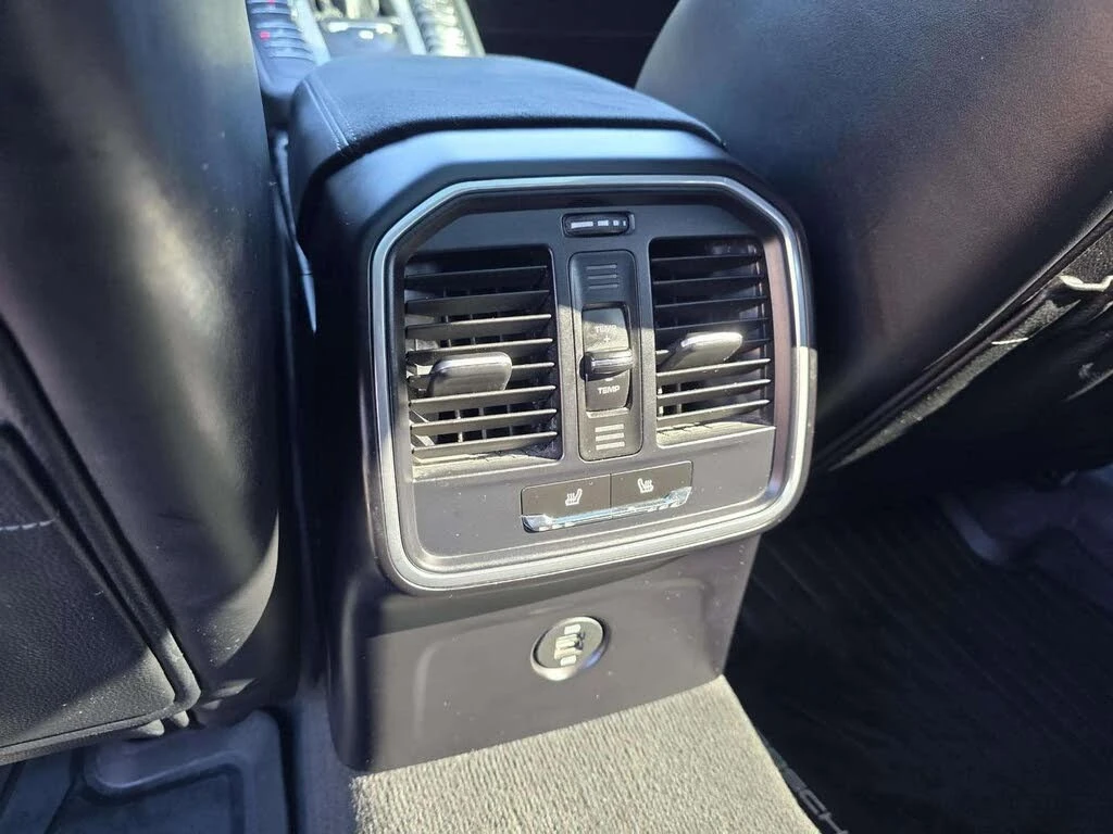 Porsche Macan * АвтоКредит * (ЦЕНА ДО БГ), снимка 16 - Автомобили и джипове - 54179629