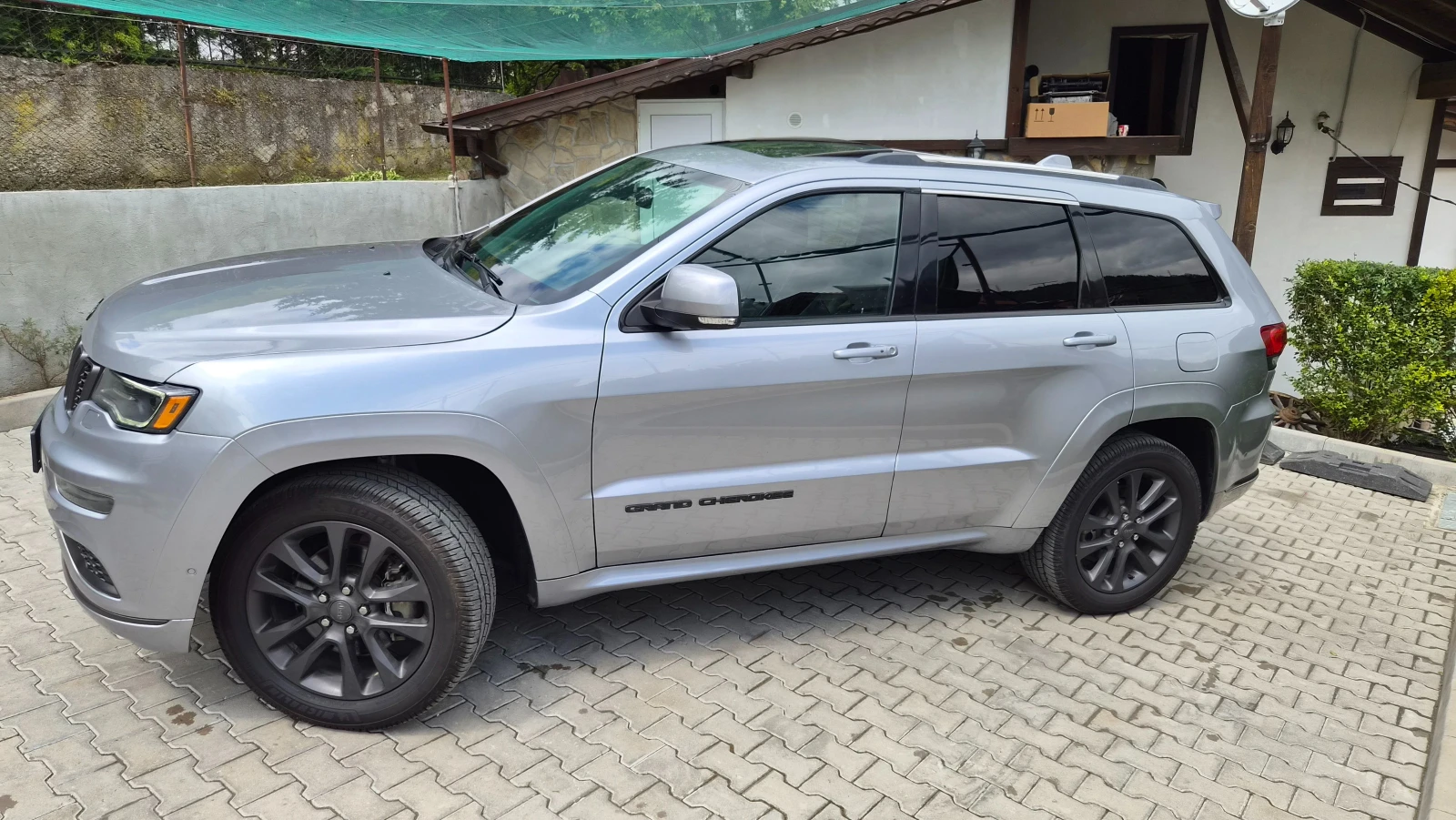 Jeep Grand cherokee HIGH ALTITUDE, снимка 3 - Автомобили и джипове - 54403554