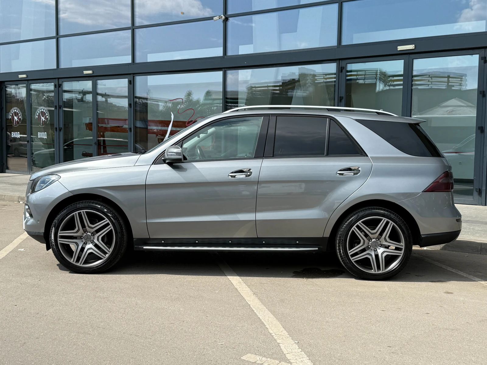 Mercedes-Benz ML 350 6 МЕСЕЦА ГАРАНЦИЯ/306к.с Подгрев/Панорама/Пружини, снимка 2 - Автомобили и джипове - 54720897