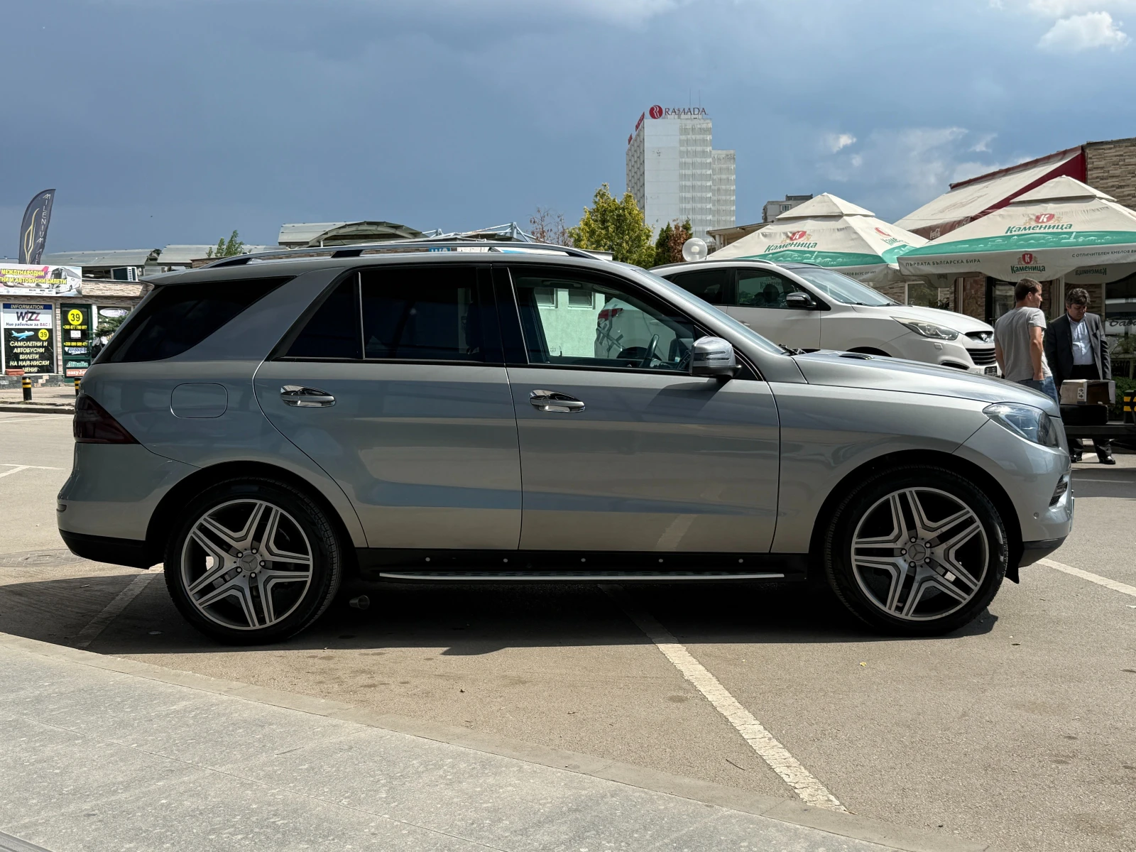 Mercedes-Benz ML 350 6 МЕСЕЦА ГАРАНЦИЯ/306к.с Подгрев/Панорама/Пружини, снимка 6 - Автомобили и джипове - 54720897