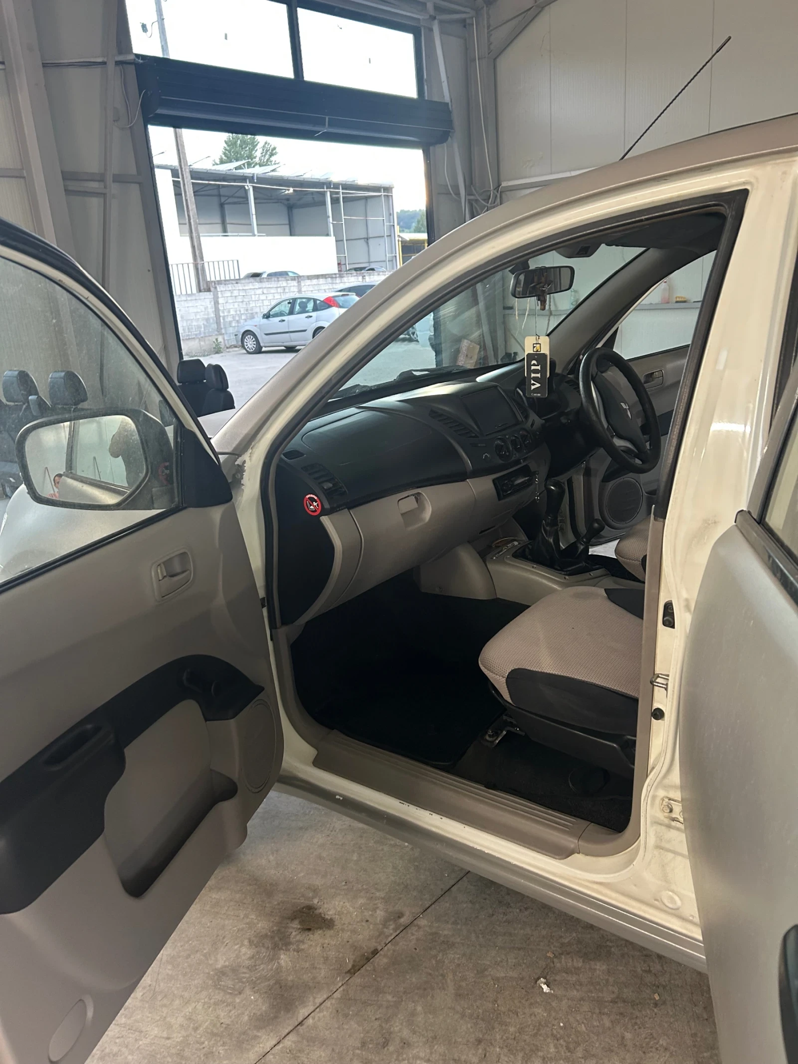 Mitsubishi L200 2.5 DI-D, снимка 9 - Автомобили и джипове - 54875036