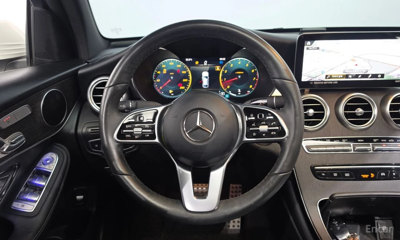 Mercedes-Benz GLC 300 AMG* LINE* ДИГИТАЛНО* ТАБЛО* 360КАМЕРА* ДИСТРОНИК*, снимка 8 - Автомобили и джипове - 54933958