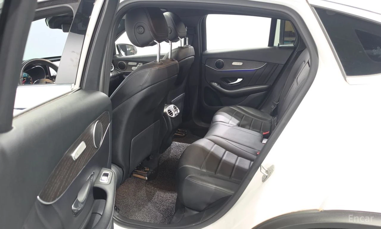 Mercedes-Benz GLC 300 AMG* LINE* ДИГИТАЛНО* ТАБЛО* 360КАМЕРА* ДИСТРОНИК*, снимка 15 - Автомобили и джипове - 54933958