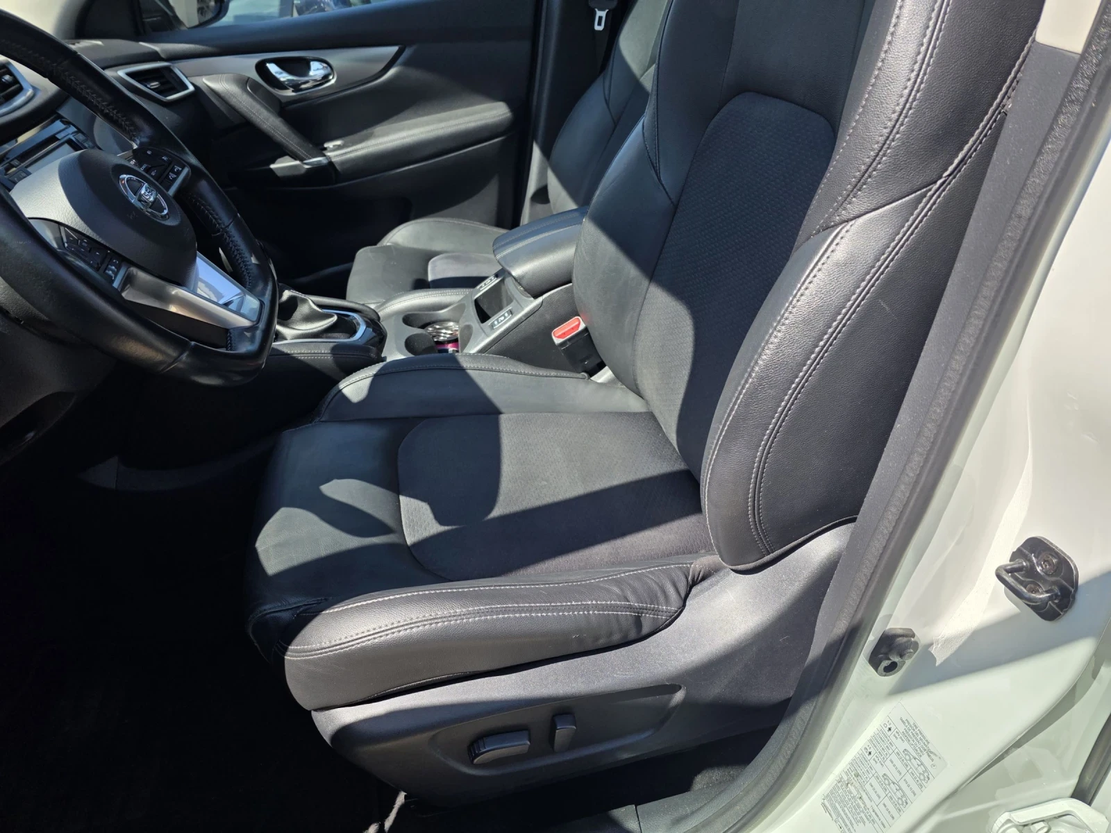Nissan Qashqai 1.2 PANORAMA, снимка 10 - Автомобили и джипове - 55390533