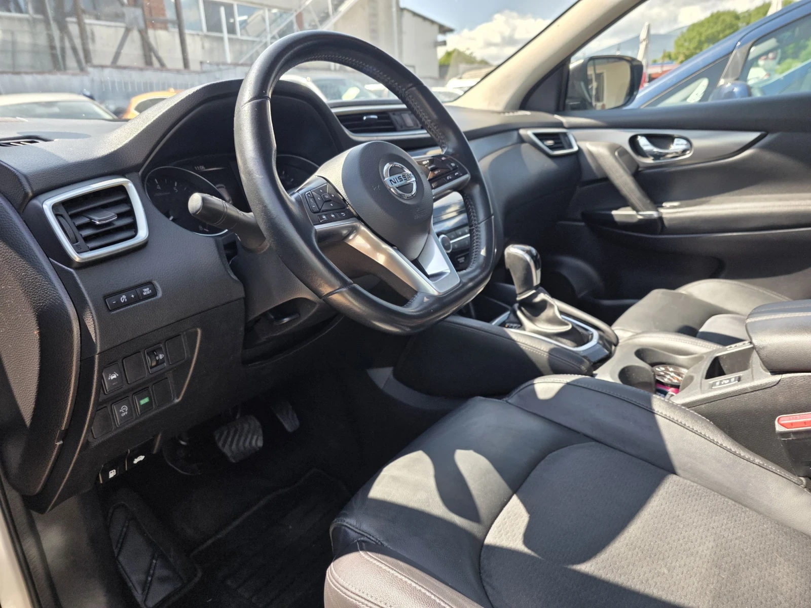Nissan Qashqai 1.2 PANORAMA, снимка 11 - Автомобили и джипове - 55390533
