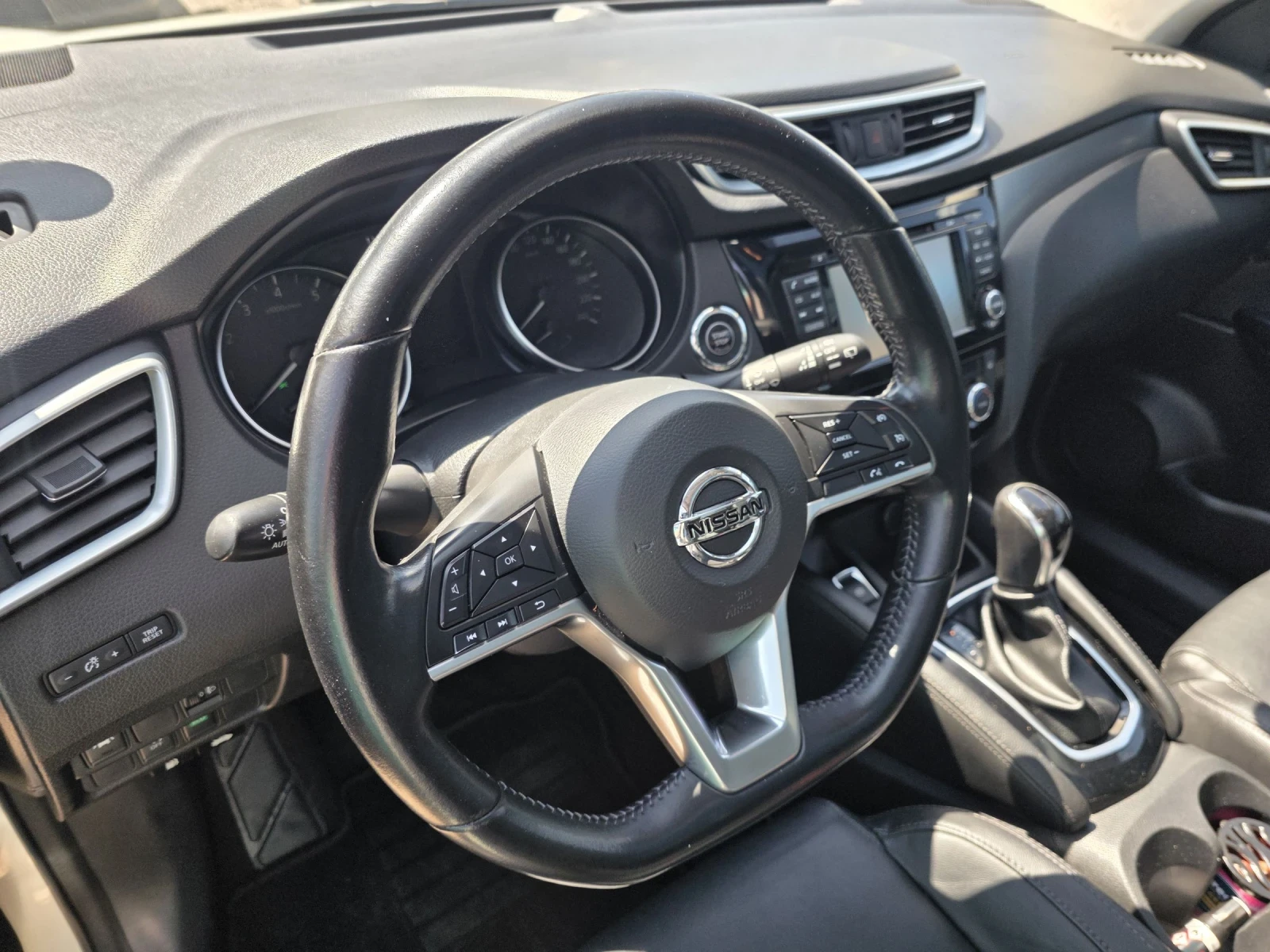 Nissan Qashqai 1.2 PANORAMA, снимка 8 - Автомобили и джипове - 55390533