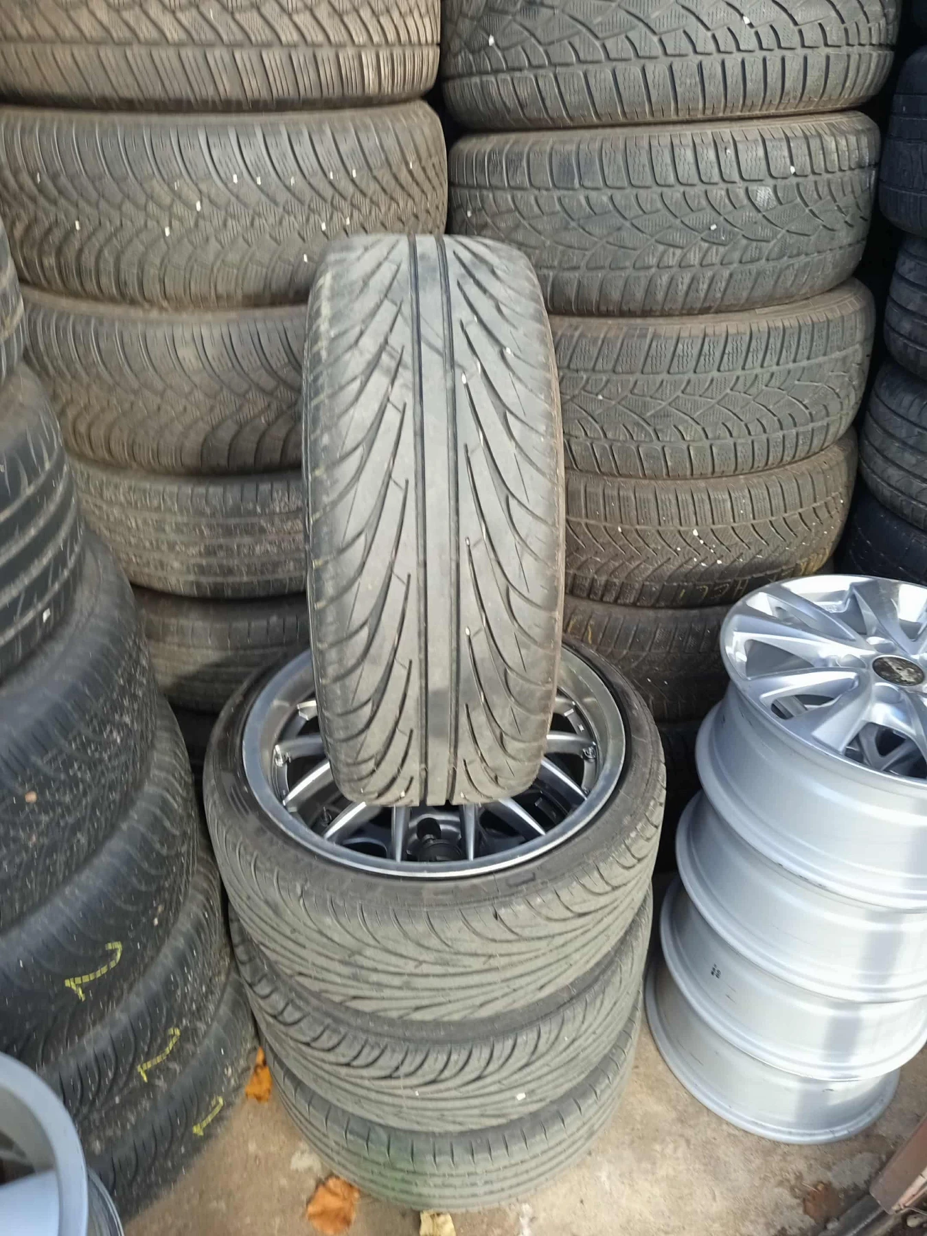    225/35R19 | Mobile.bg   4