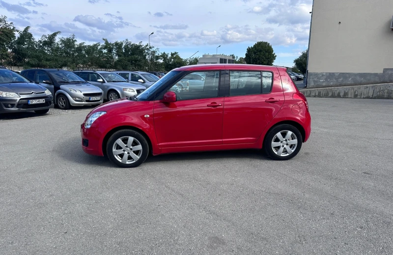 Suzuki Swift 1.3i - КЛИМАТИК - РЕАЛНИ КИЛОМЕТРИ, снимка 8 - Автомобили и джипове - 51996859