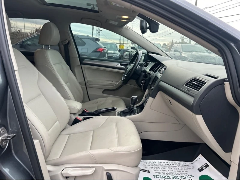 VW Golf * HIGHLINE | LEATHER | SUNROOF | NAVIGATION | * CA, снимка 11 - Автомобили и джипове - 52996437