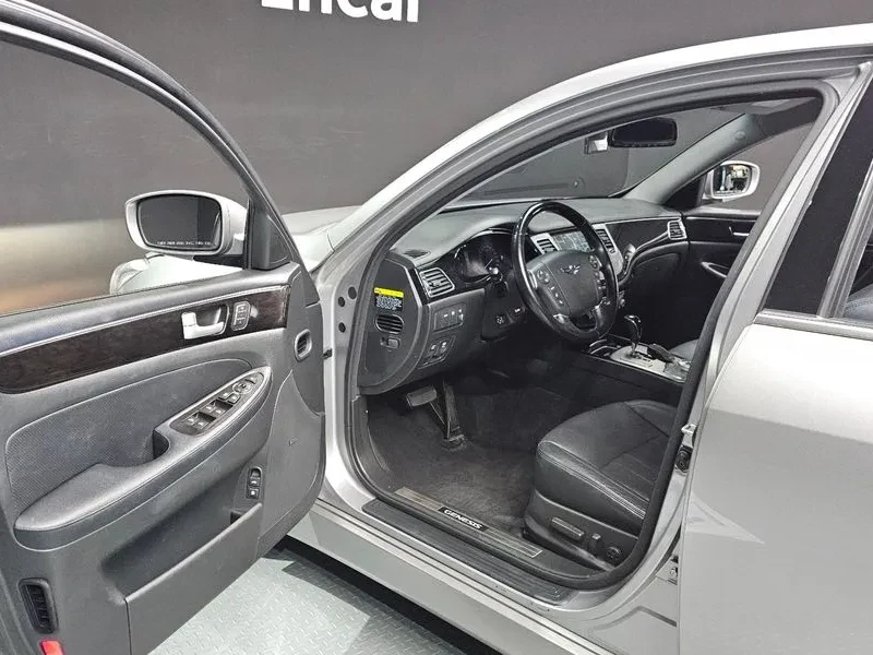 Hyundai Genesis 3.3, снимка 10 - Автомобили и джипове - 54618157