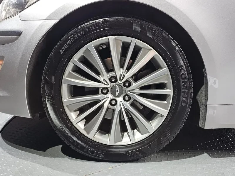 Hyundai Genesis 3.3, снимка 5 - Автомобили и джипове - 54618157
