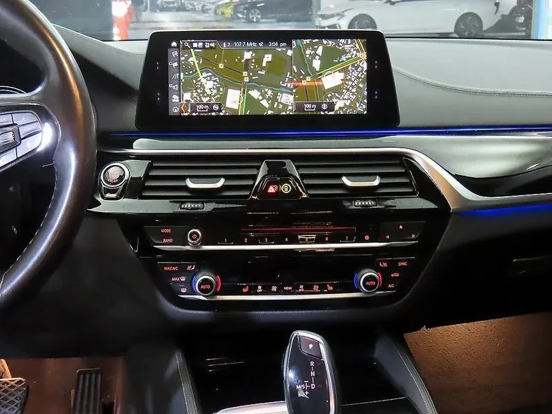 BMW 520 (G30) 520I Luxury, снимка 11 - Автомобили и джипове - 54997564