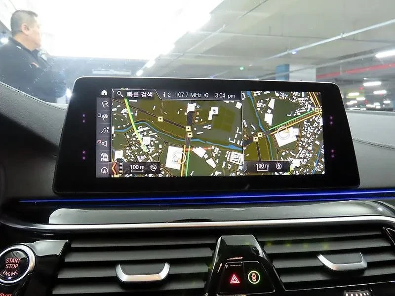 BMW 520 (G30) 520I Luxury, снимка 13 - Автомобили и джипове - 54997564