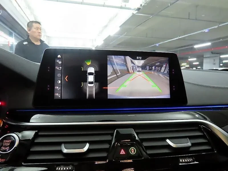 BMW 520 (G30) 520I Luxury, снимка 14 - Автомобили и джипове - 54997564