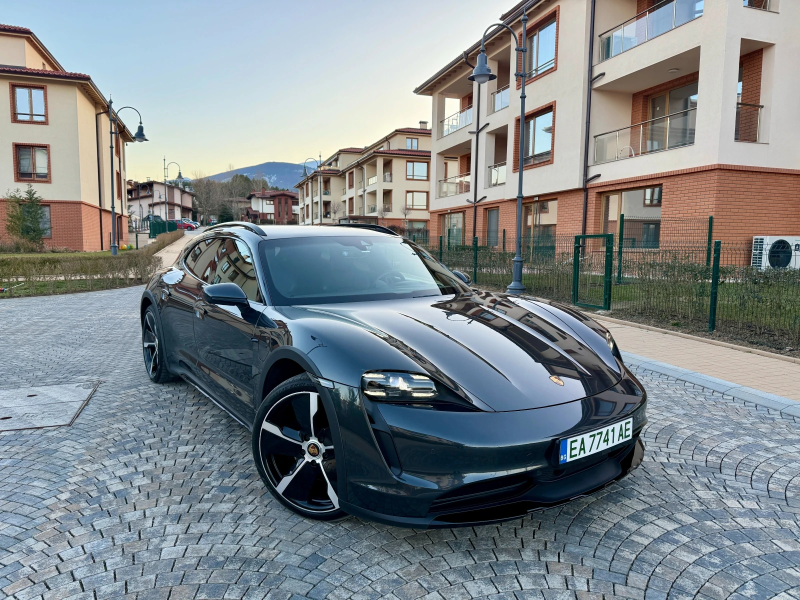 Porsche Taycan Taycan 4 Cross Turismo, снимка 2 - Автомобили и джипове - 53856673