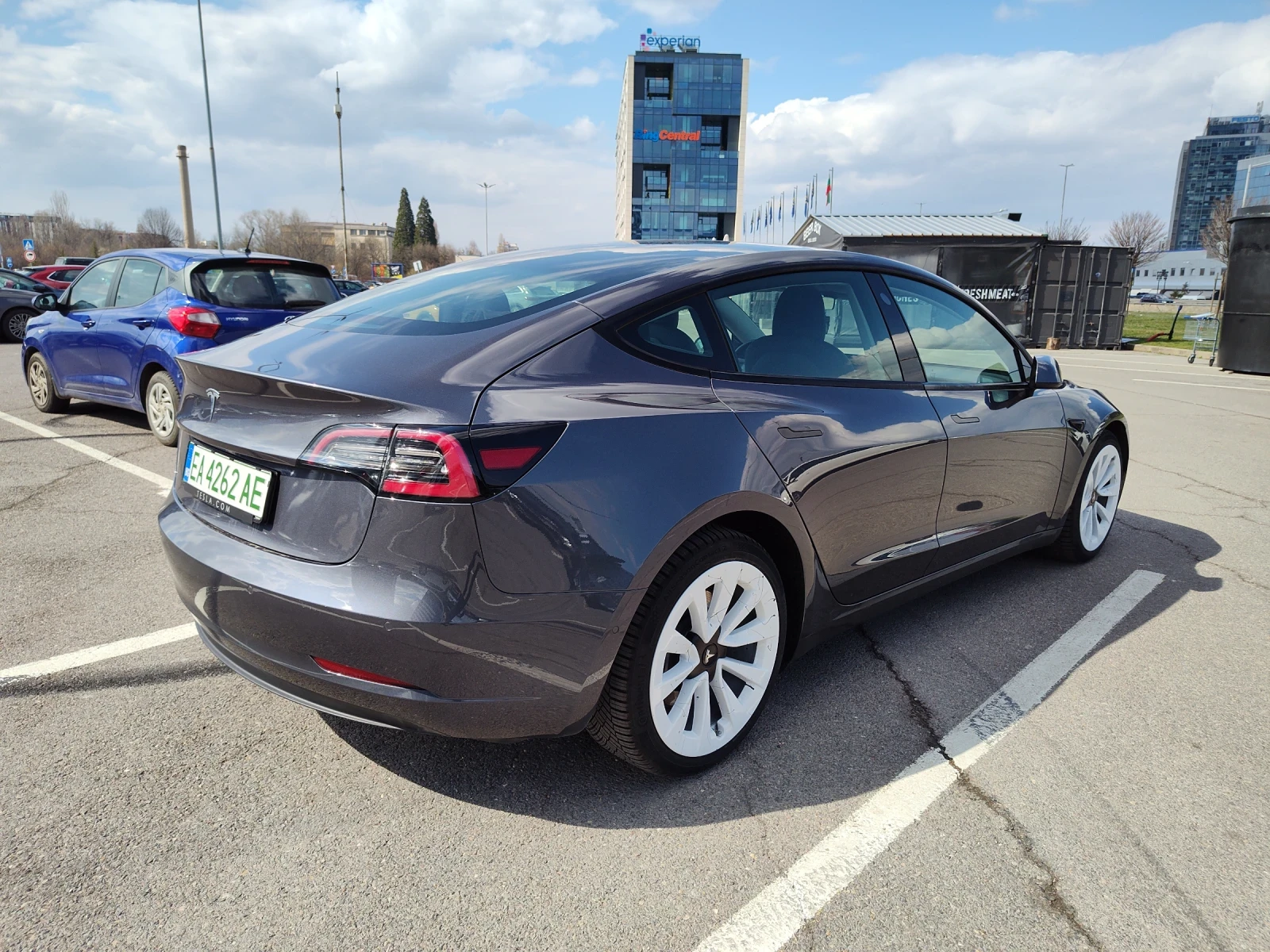 Tesla Model 3 55 LFP, снимка 4 - Автомобили и джипове - 53976173