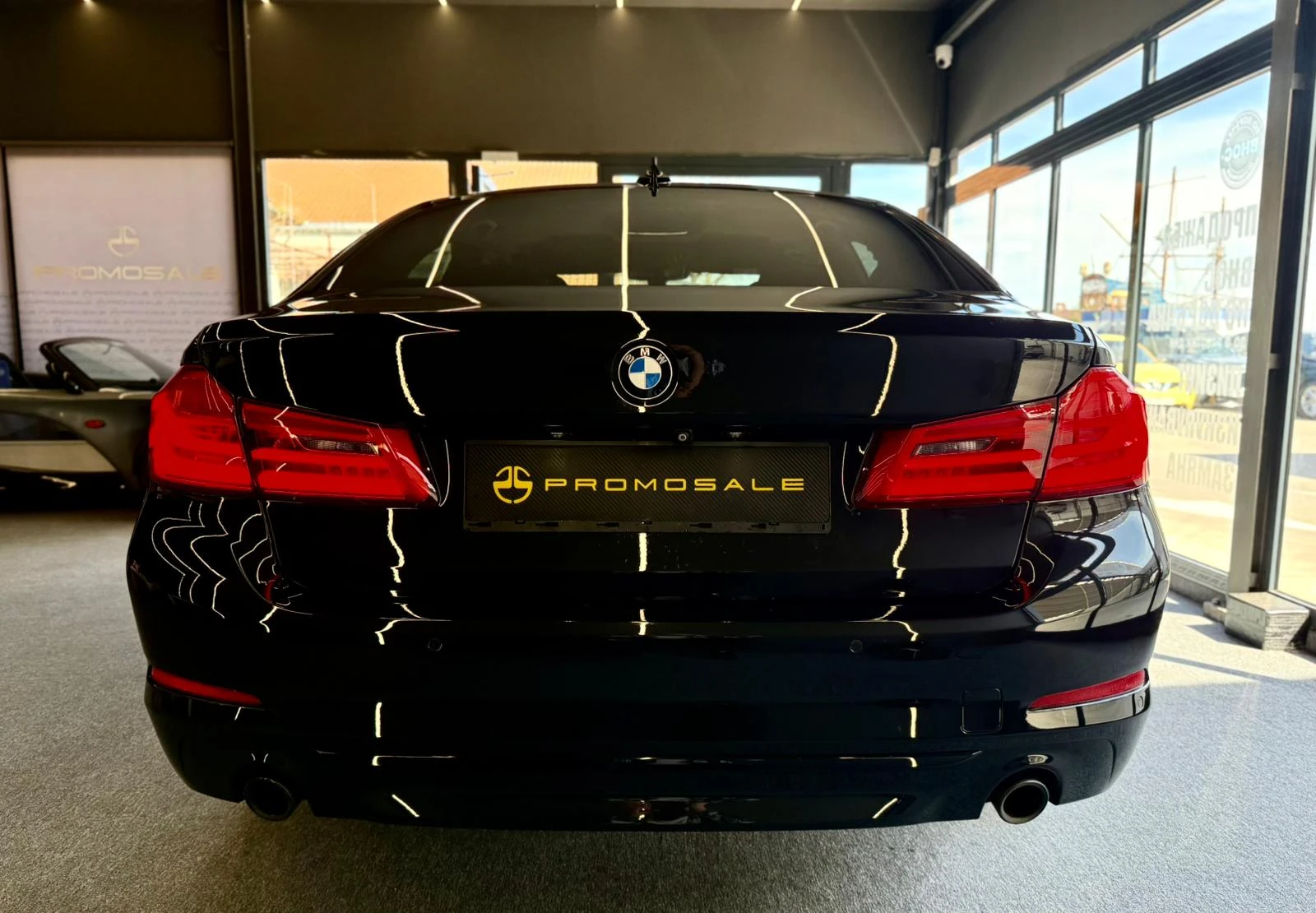 BMW 530 xDrive* Harmann* Sport Line* Лизинг, снимка 5 - Автомобили и джипове - 54219961