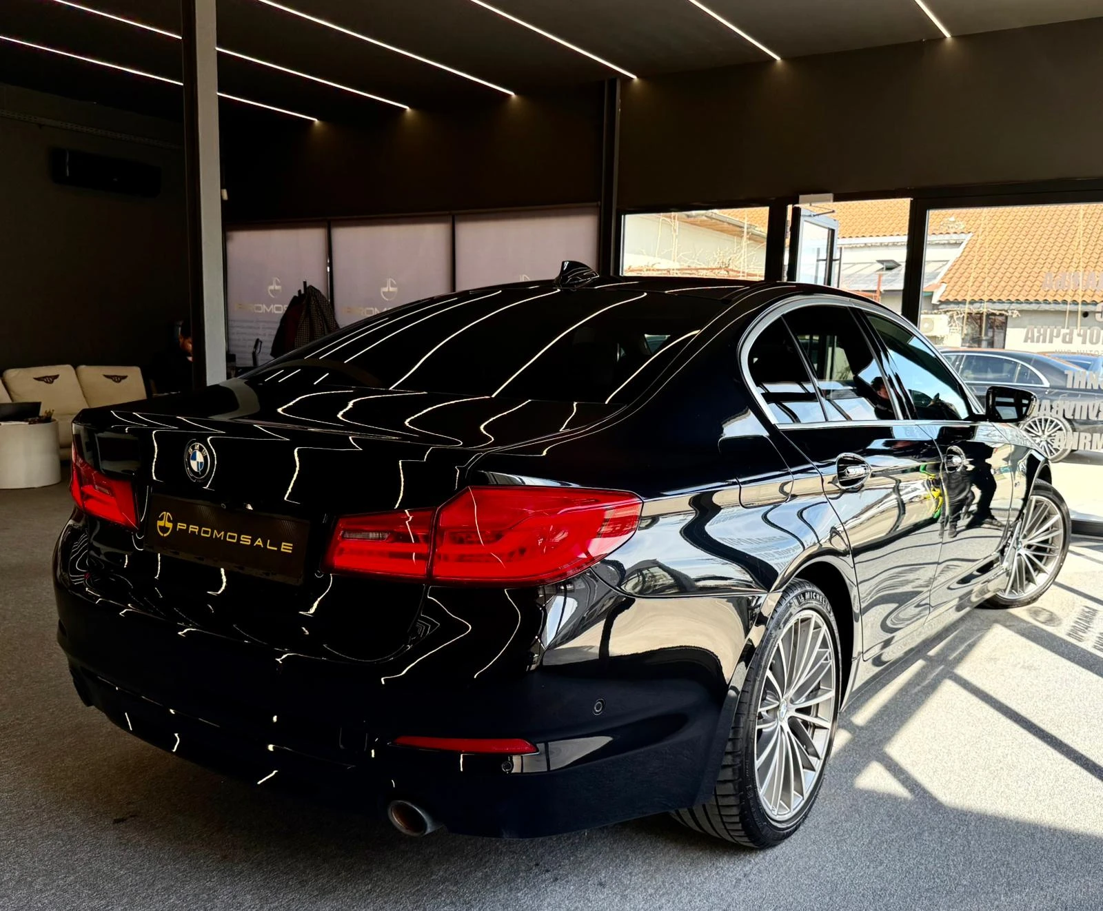 BMW 530 xDrive* Harmann* Sport Line* Лизинг, снимка 6 - Автомобили и джипове - 54219961