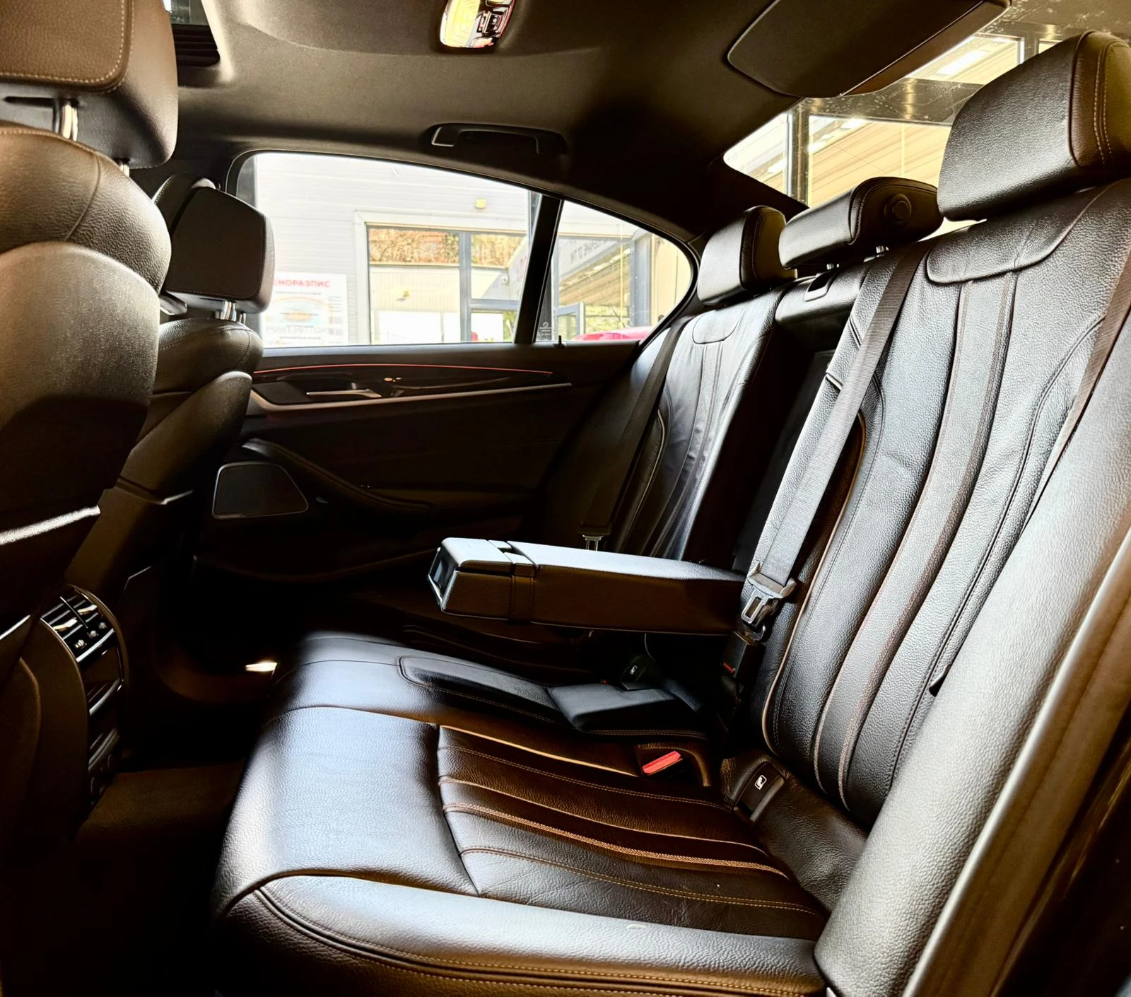 BMW 530 xDrive* Harmann* Sport Line* Лизинг, снимка 8 - Автомобили и джипове - 54219961