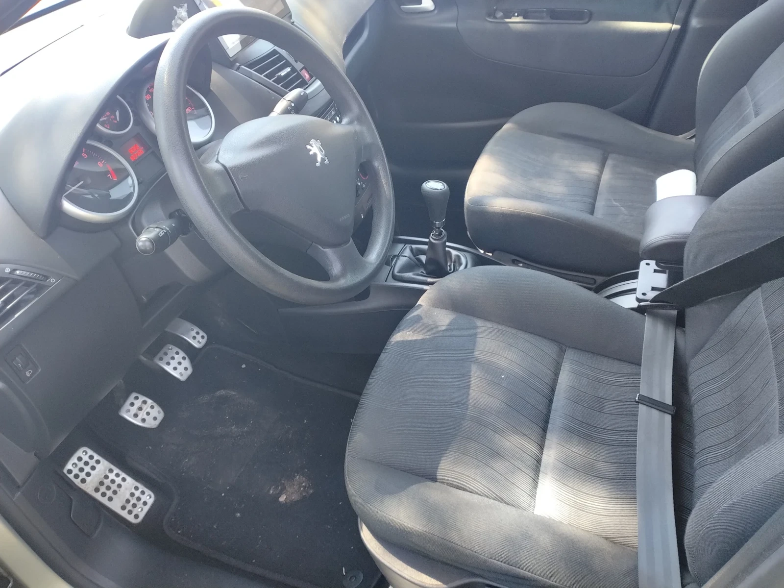 Peugeot 207 1.4 73к.с, снимка 8 - Автомобили и джипове - 55421494