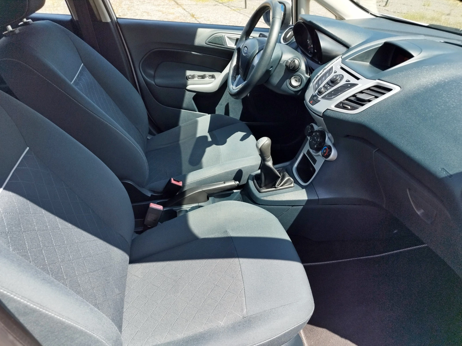 Ford Fiesta 1.4hdi-70кс-EURO5, снимка 8 - Автомобили и джипове - 55642600