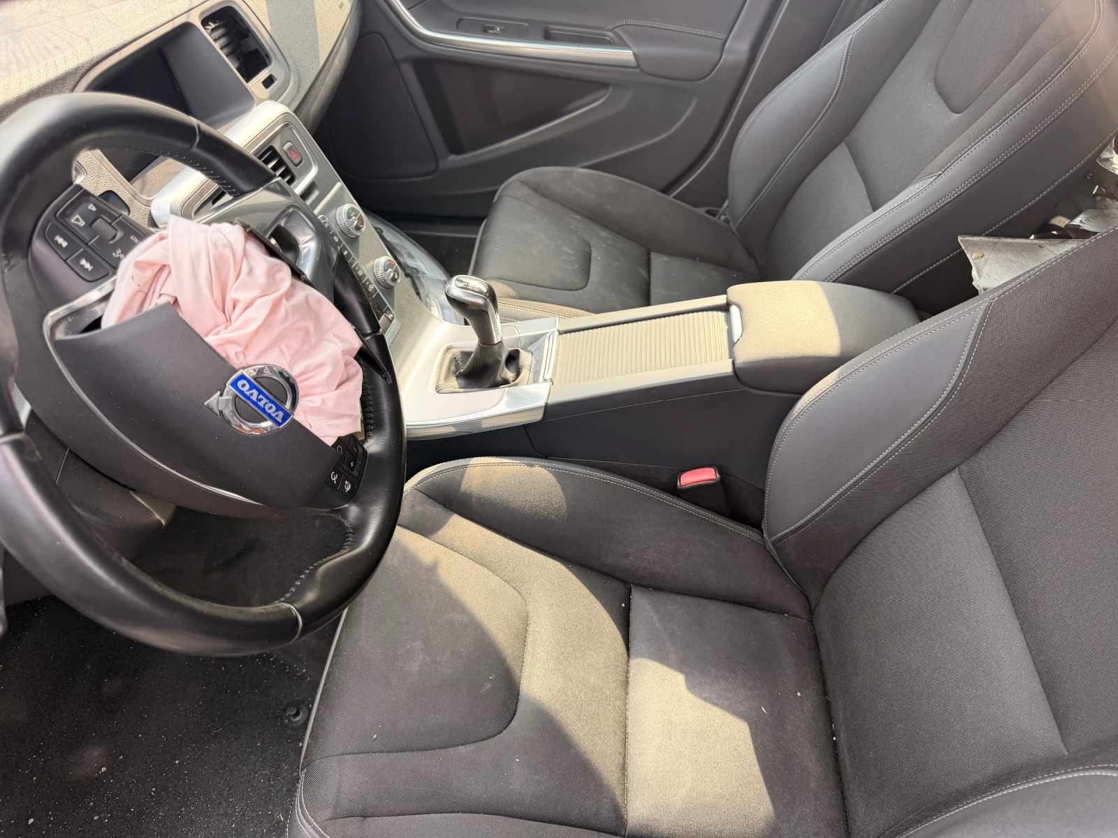 Volvo V60 2.0d D4 D4204T5, снимка 15 - Автомобили и джипове - 55898180