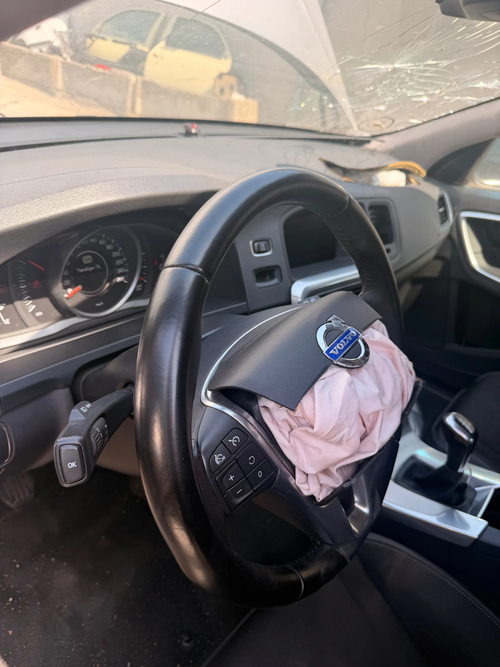 Volvo V60 2.0d D4 D4204T5, снимка 10 - Автомобили и джипове - 55898180