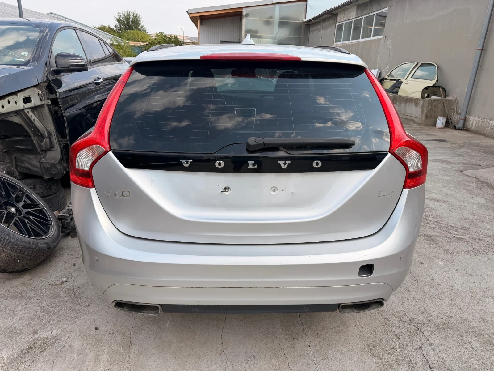 Volvo V60 2.0d D4 D4204T5, снимка 2 - Автомобили и джипове - 55898180