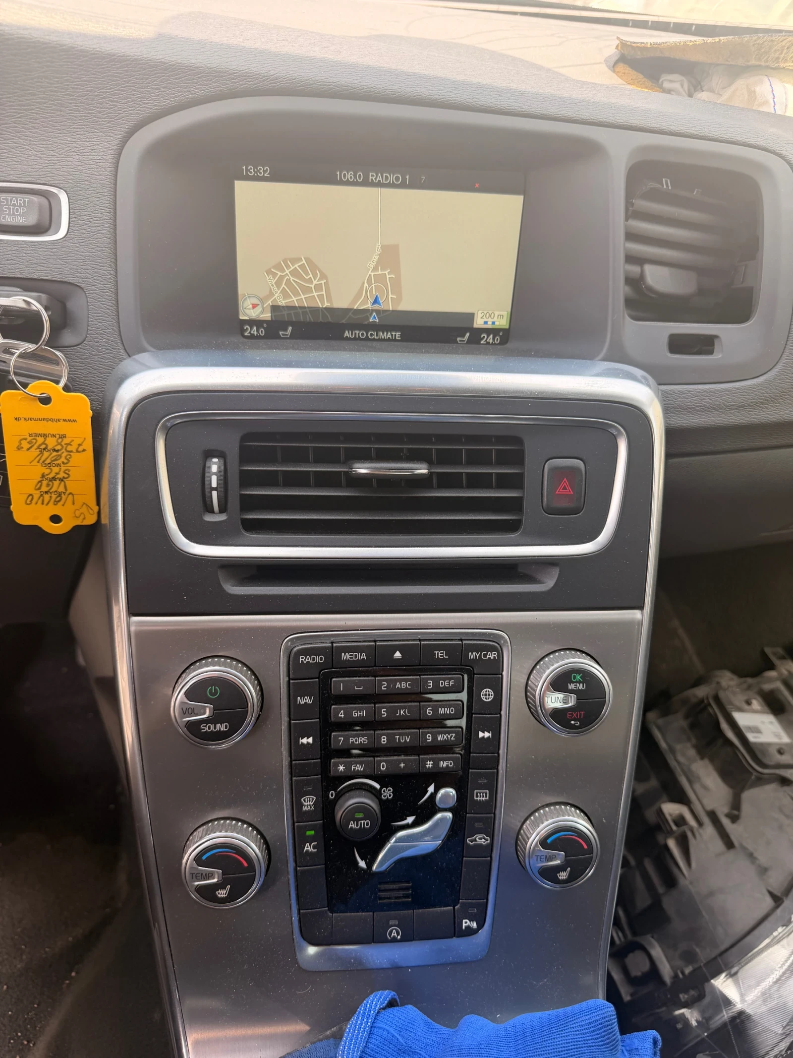 Volvo V60 2.0d D4 D4204T5, снимка 12 - Автомобили и джипове - 55898180