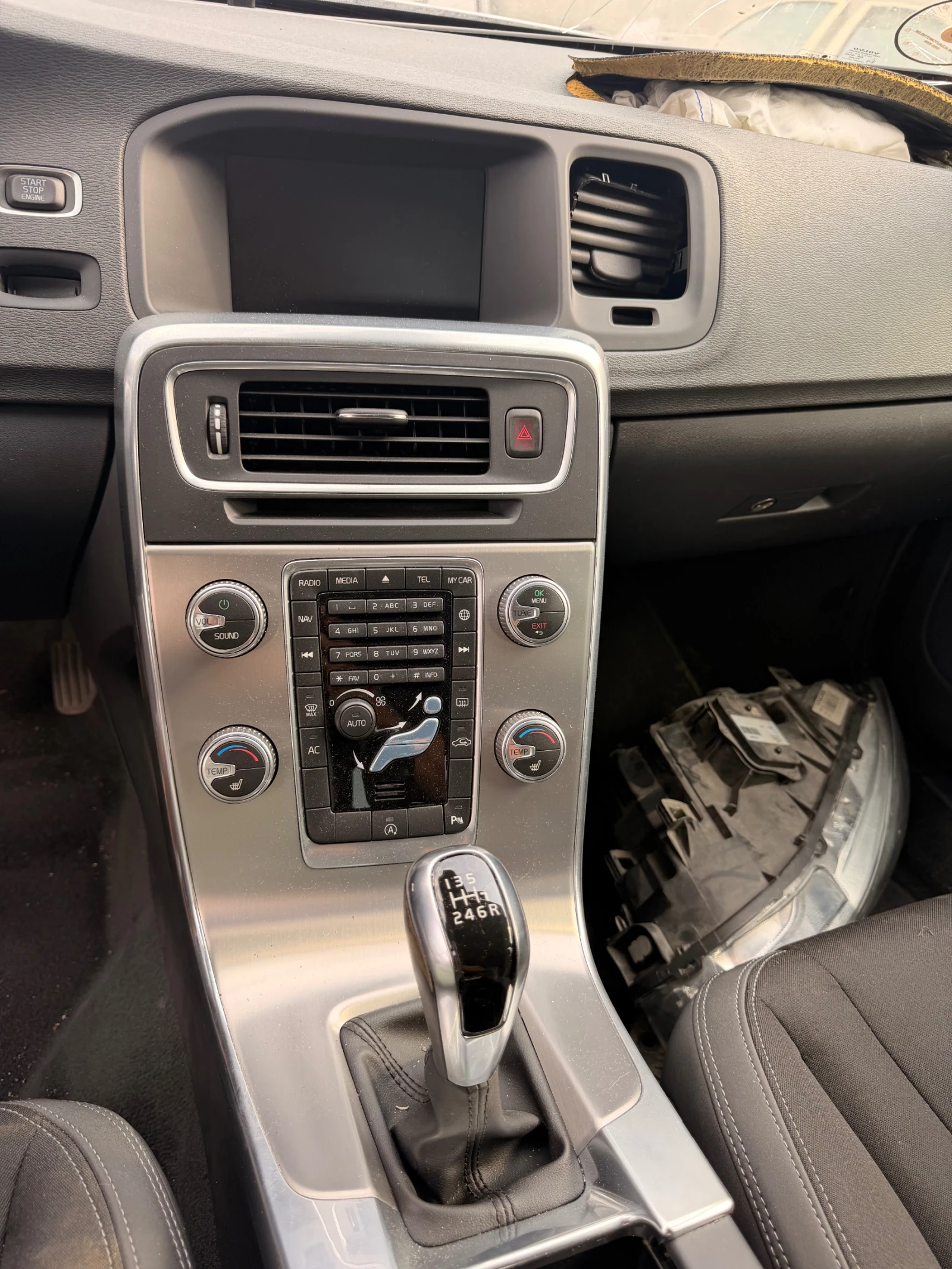 Volvo V60 2.0d D4 D4204T5, снимка 11 - Автомобили и джипове - 55898180