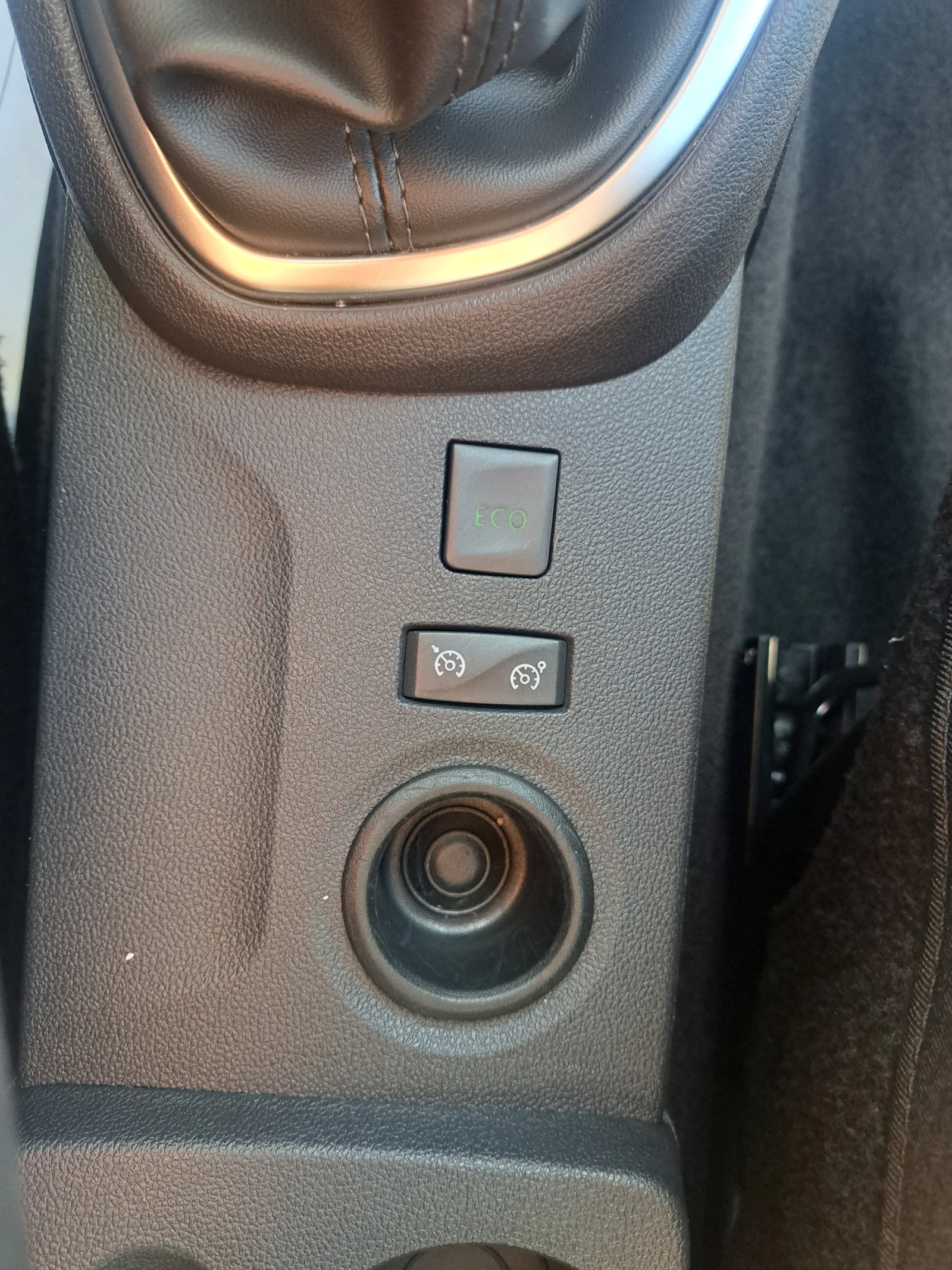 Renault Captur 900T EURO6, снимка 12 - Автомобили и джипове - 55990655