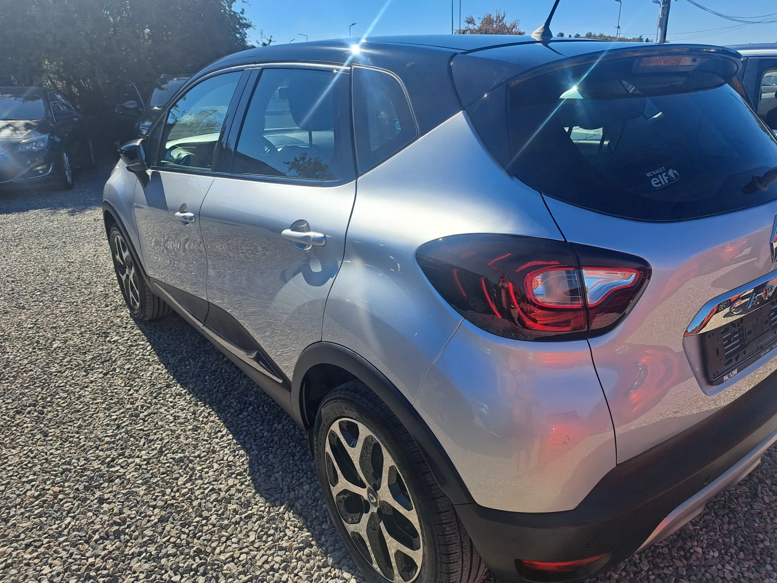 Renault Captur 900T EURO6, снимка 4 - Автомобили и джипове - 55990655
