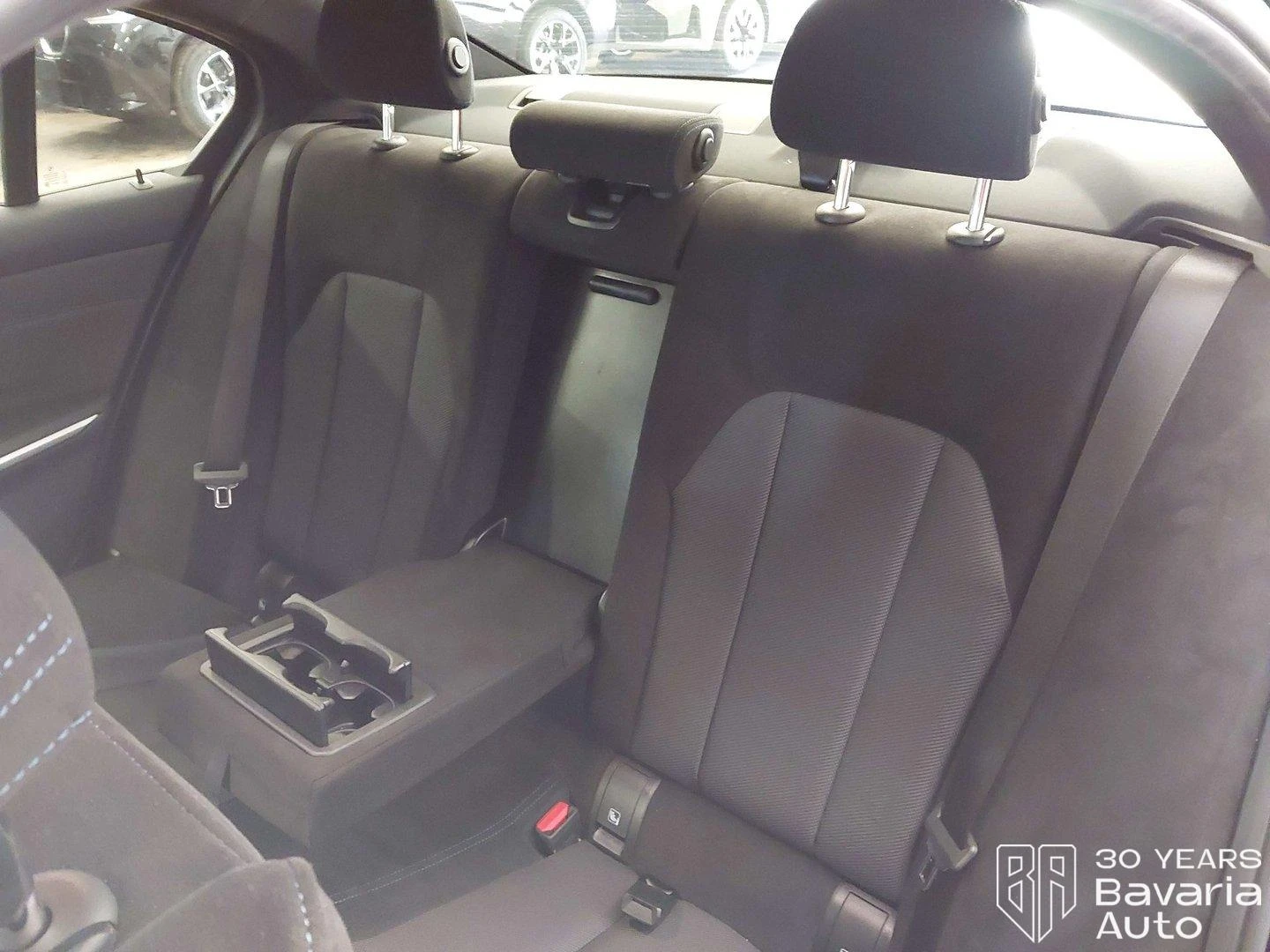 BMW 320 i xDrive Sportautomatic, снимка 8 - Автомобили и джипове - 56235564