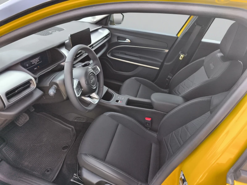 Jeep Avenger ALTITUDE 1.2 e-Hybrid 48V Petrol 110 hp 6-DCT, снимка 10 - Автомобили и джипове - 51356580