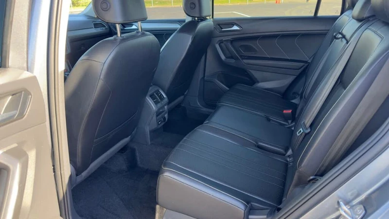 VW Tiguan 4motion* Comfortline* АвтоКредит* (ЦЕНА ДО БГ), снимка 8 - Автомобили и джипове - 52553532