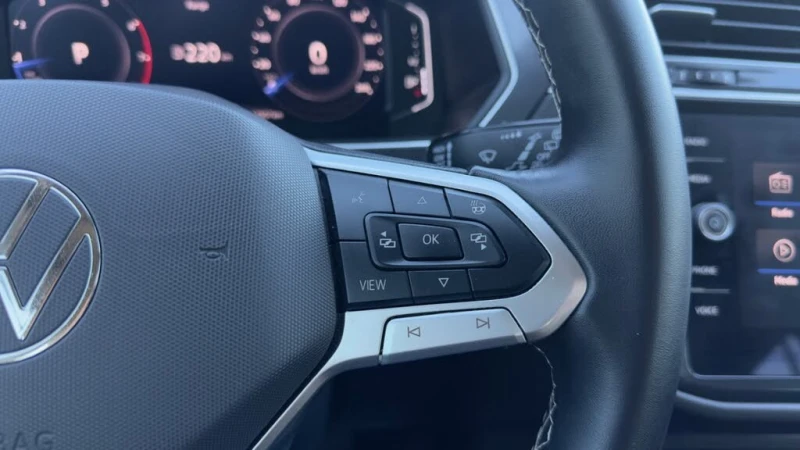 VW Tiguan 4motion* Comfortline* АвтоКредит* (ЦЕНА ДО БГ), снимка 13 - Автомобили и джипове - 52553532